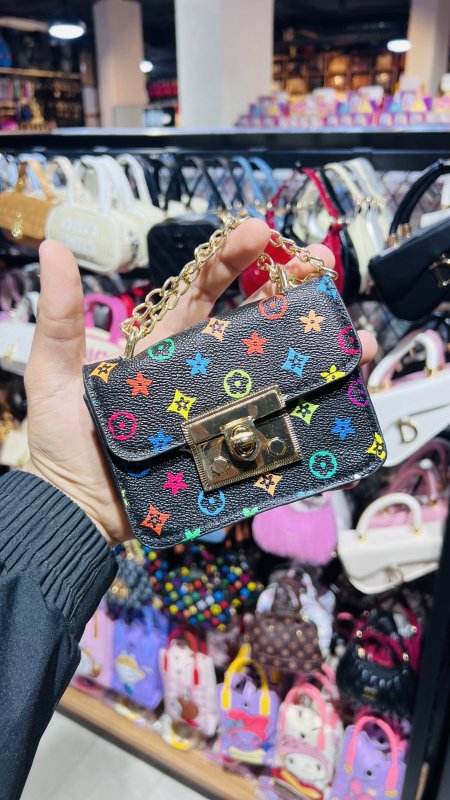 دزينه 12 حبه من شنط الأطفال.